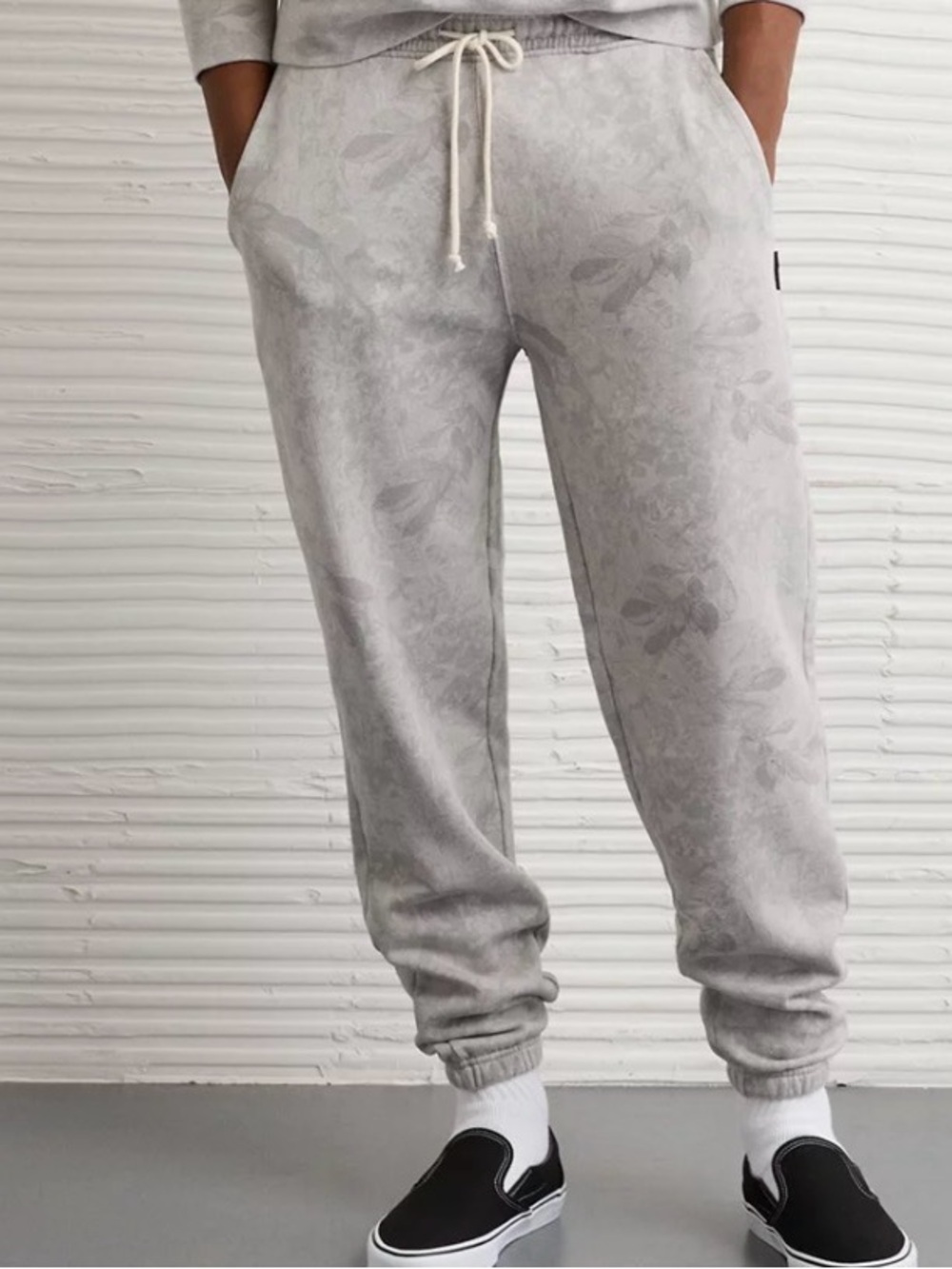 American Eagle Outfitters Light Gray Floral-Print Joggers